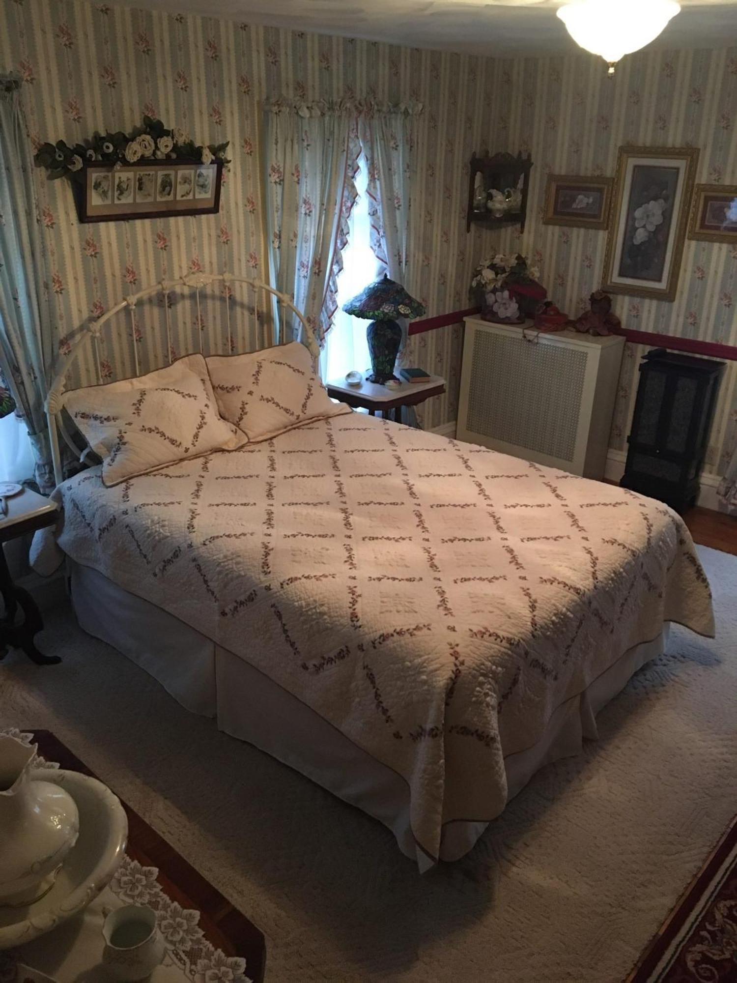 Raindrops On Roses Bed & Breakfast Herkimer Exterior photo
